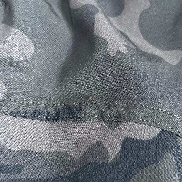 Zyia Active Reversible Camo Shorts Women’s Size Large – Performance Athletic Gym - Picture 4 of 8